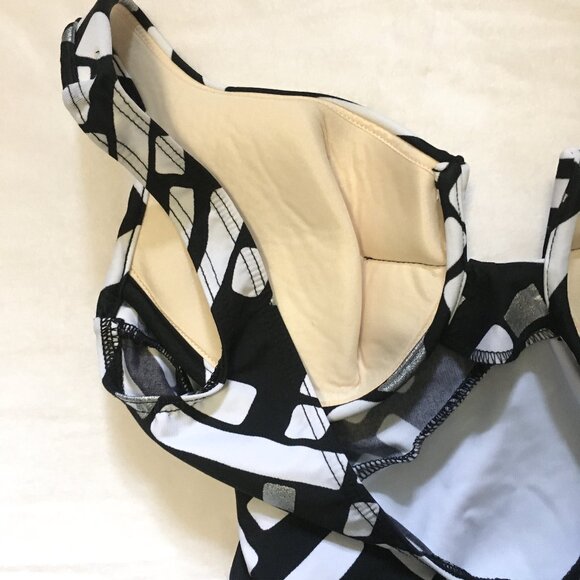 Miraclesuit 'Must Have' One-Piece Allover Slimming Underwire Swimsuit - Picture 8 of 16